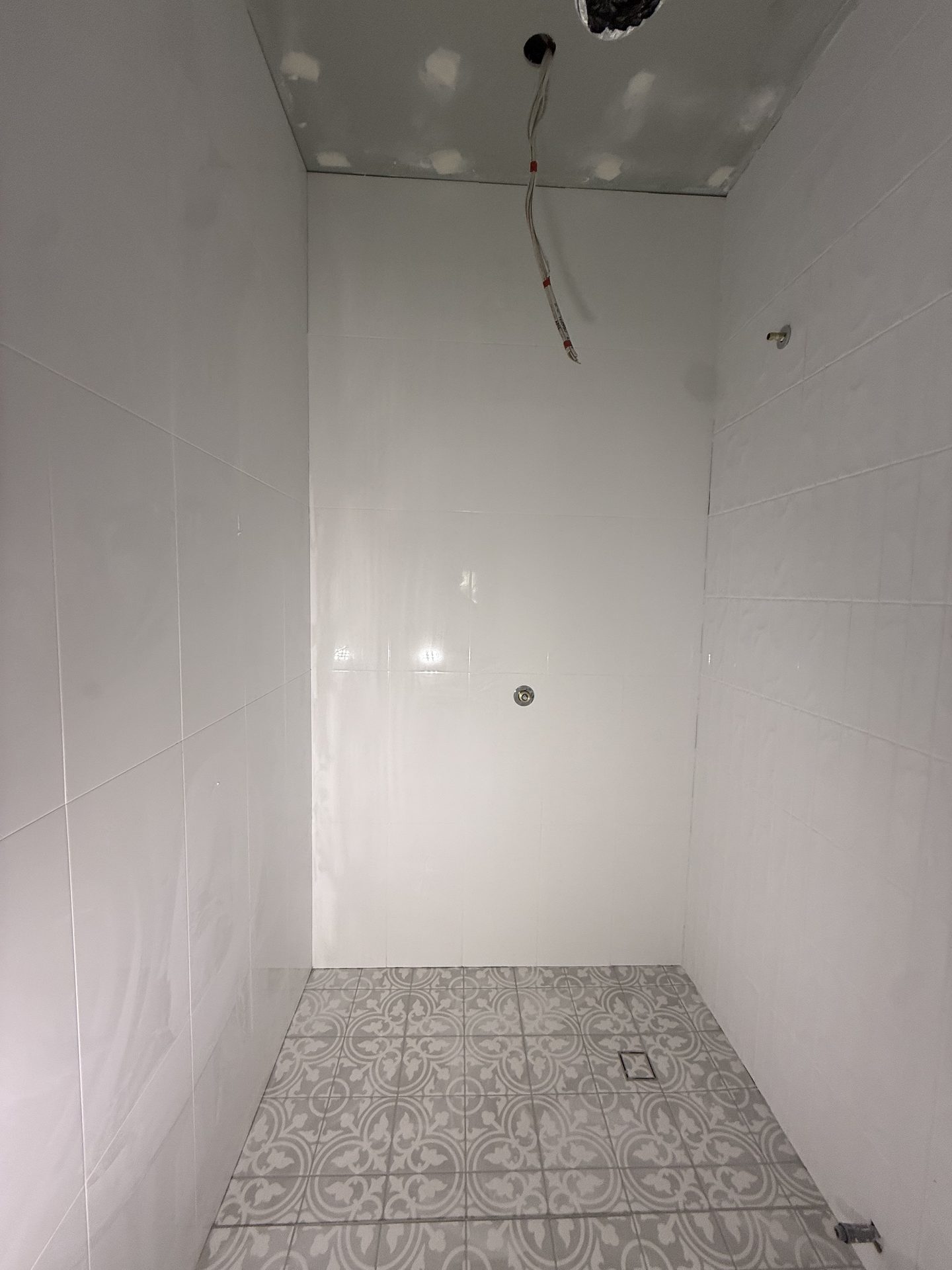 Neutral tone bathroom tiling with feature niche — Sydney